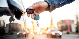 Why Might DIY Car Key Solutions or Key Kiosks Be Risky?